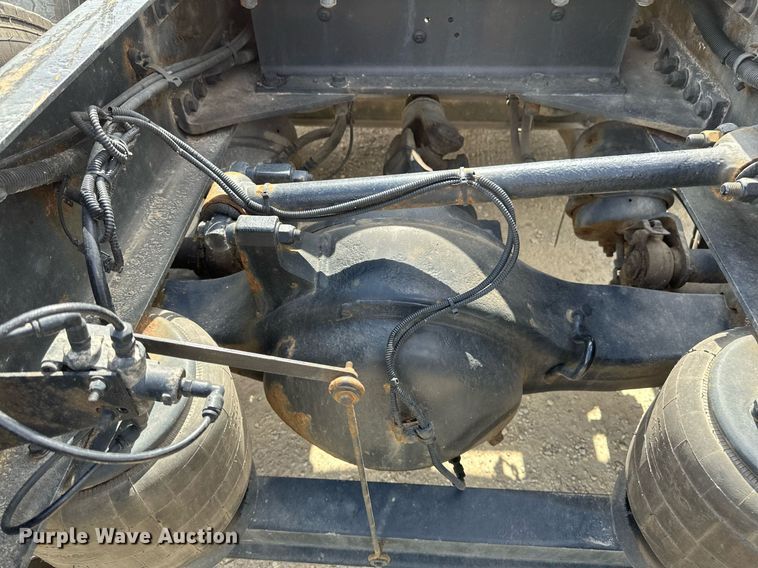 image for item DV0733 2007 Peterbilt  386 semi truck