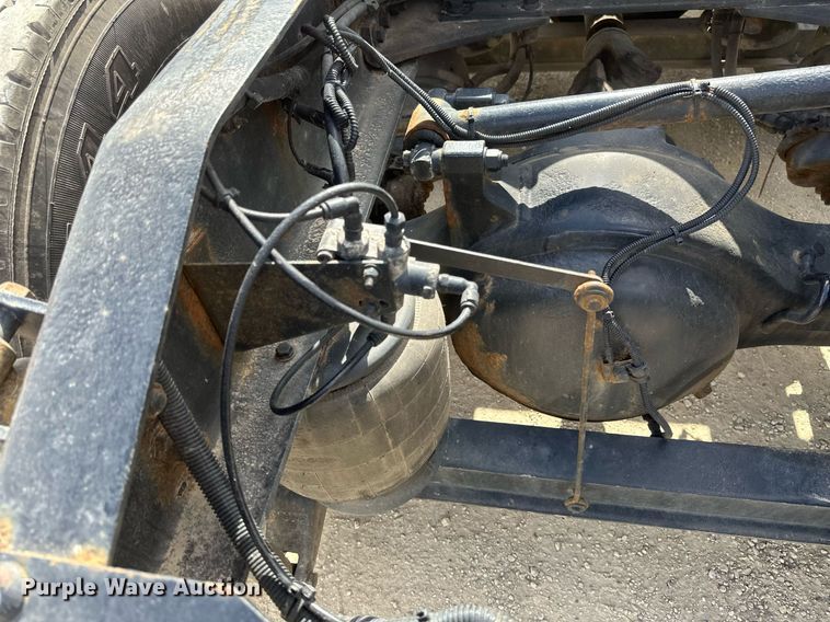 image for item DV0733 2007 Peterbilt  386 semi truck