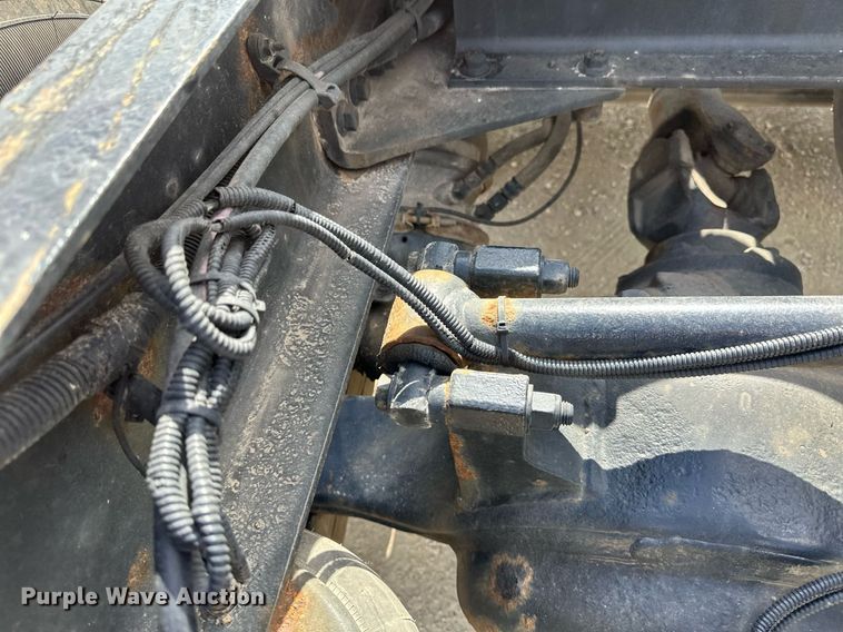 image for item DV0733 2007 Peterbilt  386 semi truck