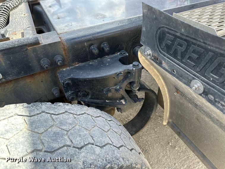 image for item DV0733 2007 Peterbilt  386 semi truck