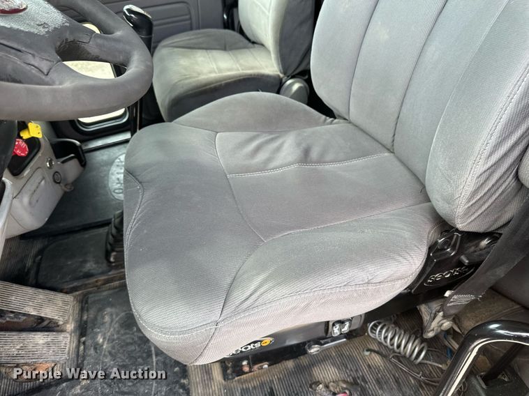 image for item DV0733 2007 Peterbilt  386 semi truck