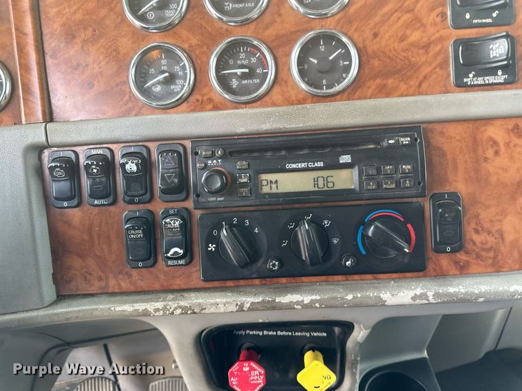 image for item DV0733 2007 Peterbilt  386 semi truck