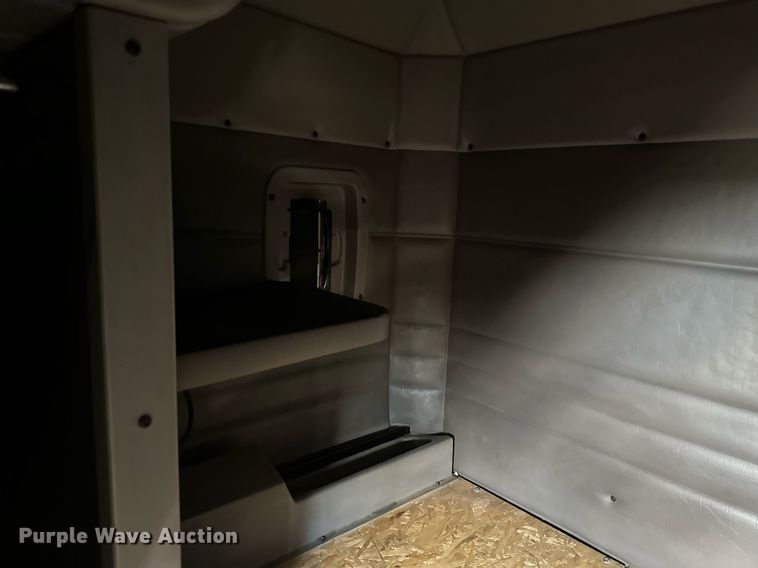 image for item DV0733 2007 Peterbilt  386 semi truck