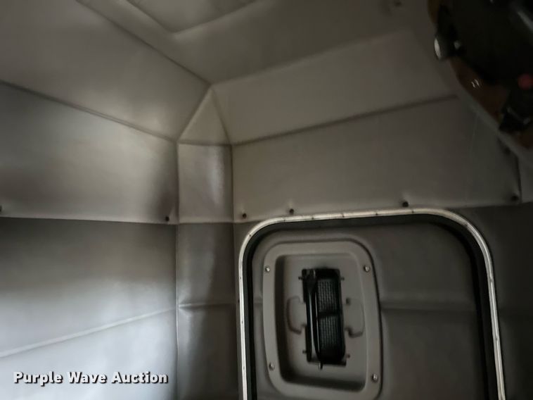 image for item DV0733 2007 Peterbilt  386 semi truck