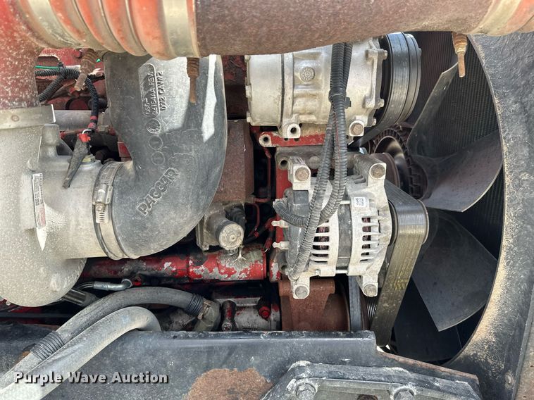 image for item DV0733 2007 Peterbilt  386 semi truck