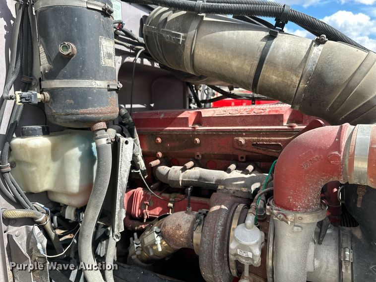 image for item DV0733 2007 Peterbilt  386 semi truck