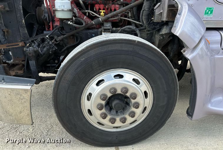 image for item DV0733 2007 Peterbilt  386 semi truck