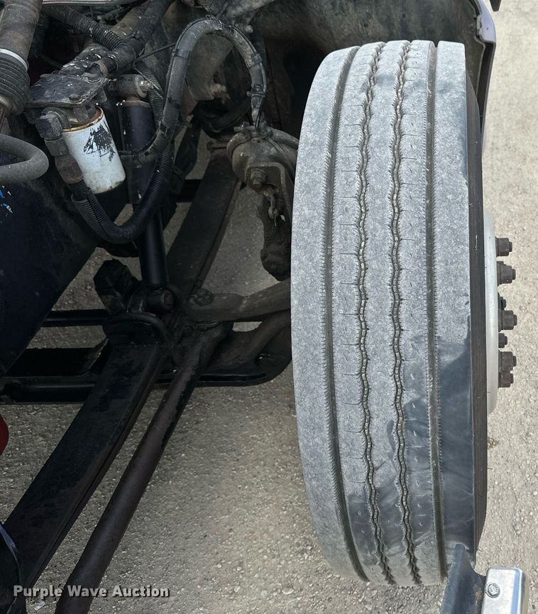 image for item DV0733 2007 Peterbilt  386 semi truck