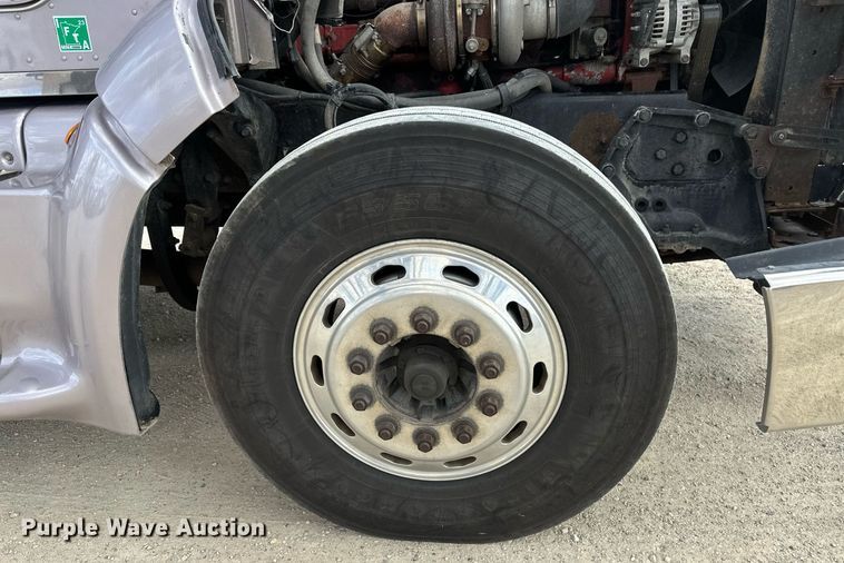 image for item DV0733 2007 Peterbilt  386 semi truck