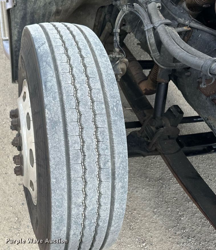 image for item DV0733 2007 Peterbilt  386 semi truck