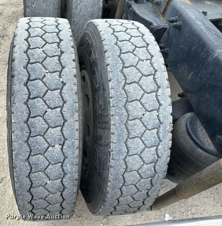 image for item DV0733 2007 Peterbilt  386 semi truck