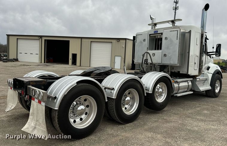 image for item DV1878 2021 Kenworth T880 semi truck