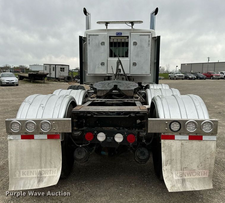 image for item DV1878 2021 Kenworth T880 semi truck