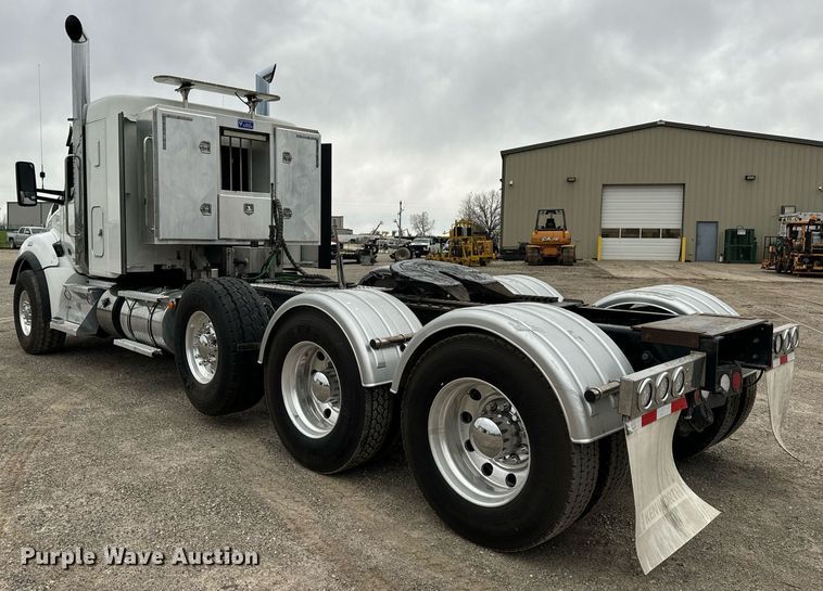 image for item DV1878 2021 Kenworth T880 semi truck