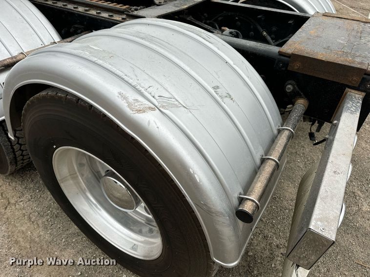 image for item DV1878 2021 Kenworth T880 semi truck