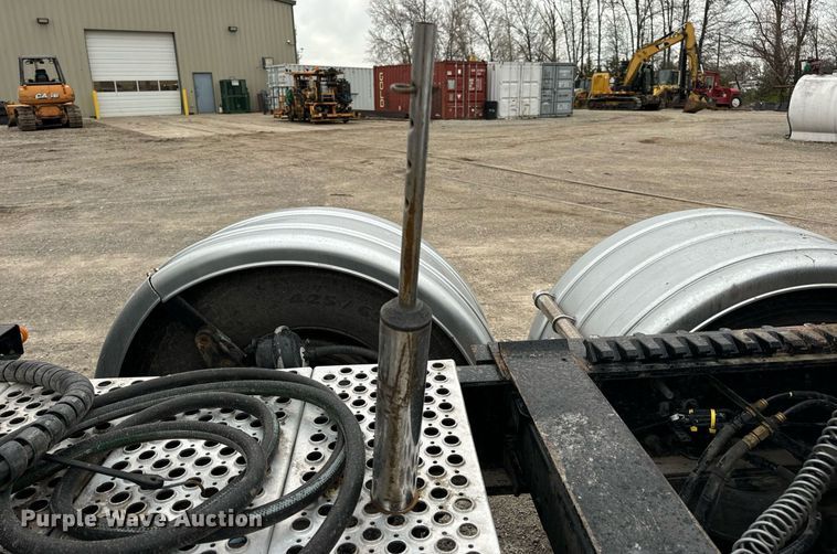 image for item DV1878 2021 Kenworth T880 semi truck