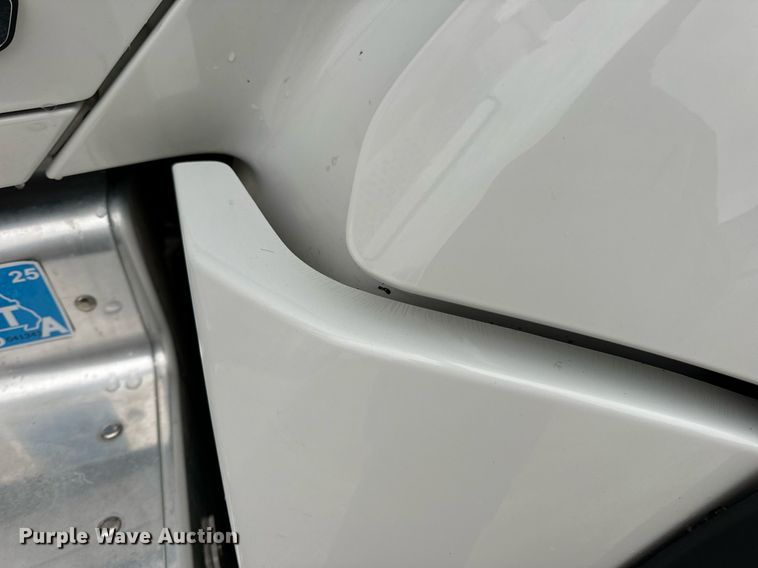 image for item DV1878 2021 Kenworth T880 semi truck