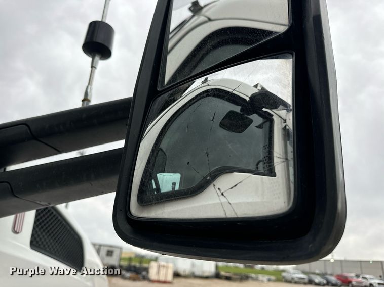 image for item DV1878 2021 Kenworth T880 semi truck