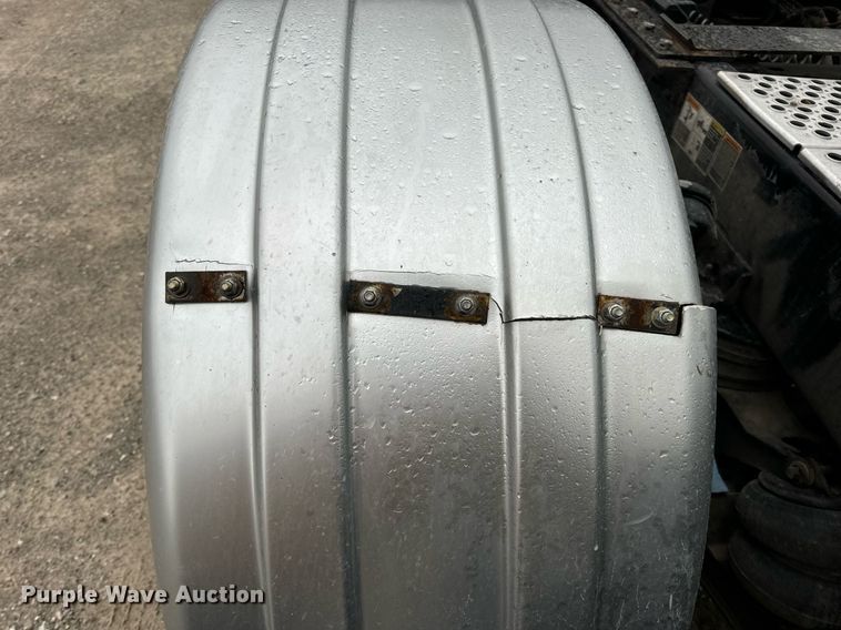 image for item DV1878 2021 Kenworth T880 semi truck