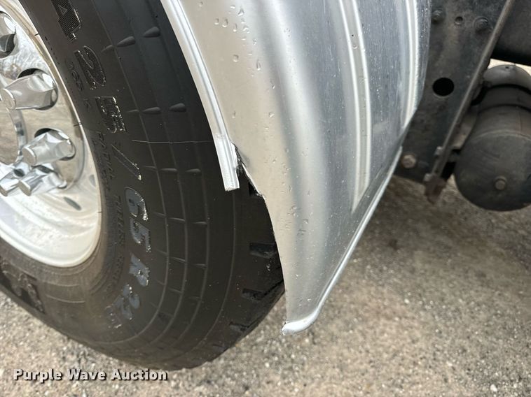 image for item DV1878 2021 Kenworth T880 semi truck