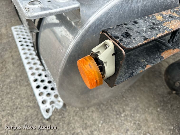 image for item DV1878 2021 Kenworth T880 semi truck