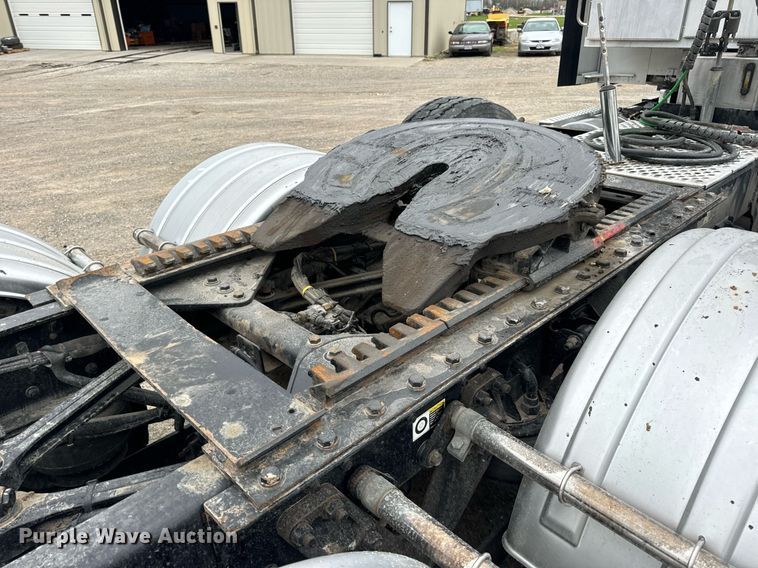 image for item DV1878 2021 Kenworth T880 semi truck