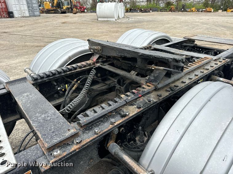 image for item DV1878 2021 Kenworth T880 semi truck