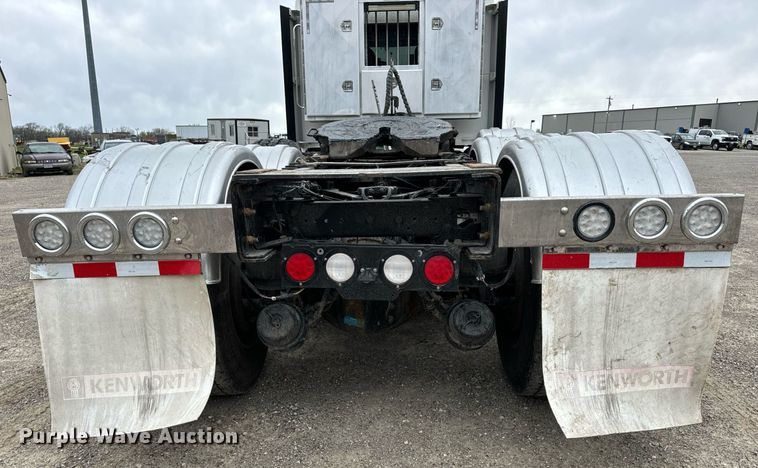 image for item DV1878 2021 Kenworth T880 semi truck