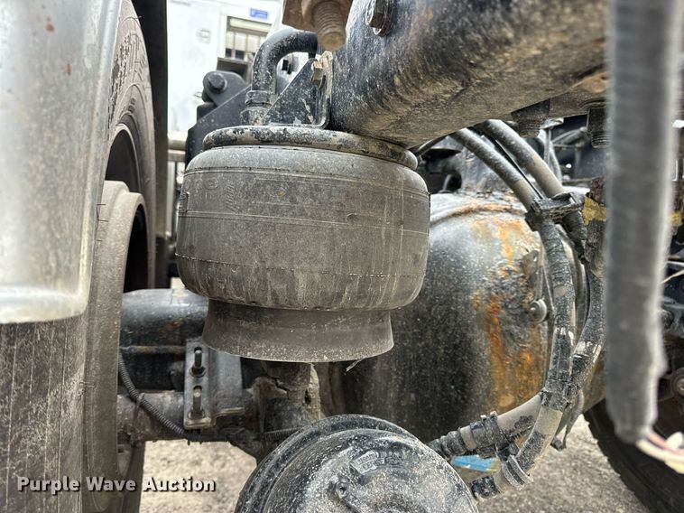 image for item DV1878 2021 Kenworth T880 semi truck