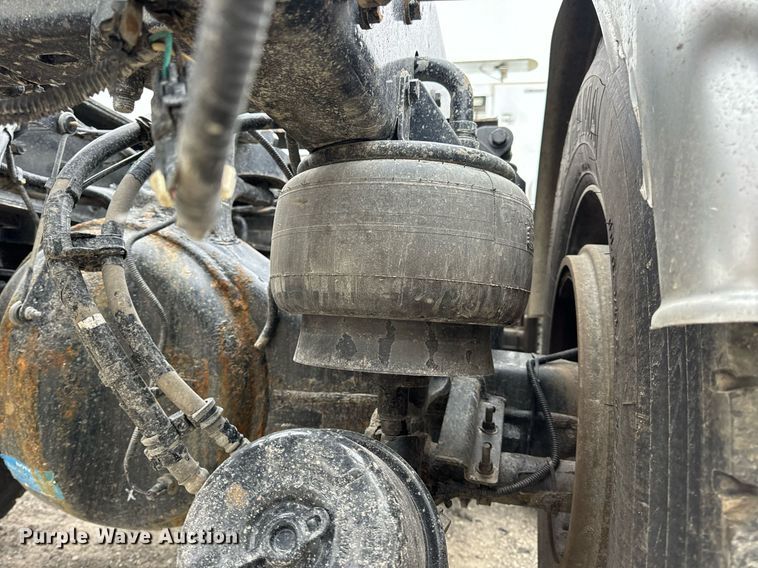 image for item DV1878 2021 Kenworth T880 semi truck