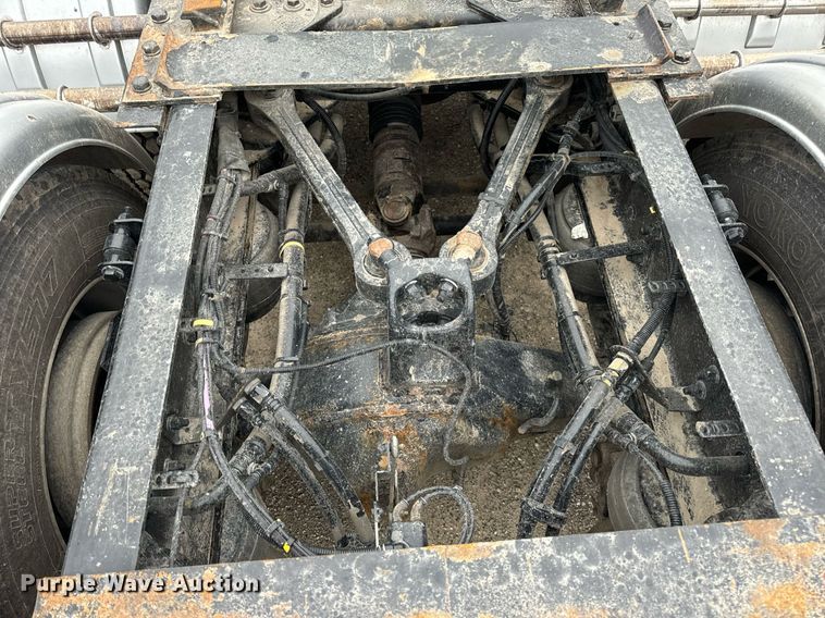 image for item DV1878 2021 Kenworth T880 semi truck