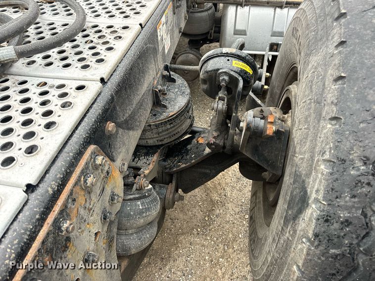 image for item DV1878 2021 Kenworth T880 semi truck