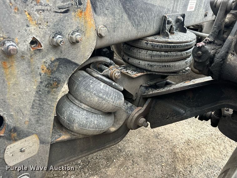 image for item DV1878 2021 Kenworth T880 semi truck