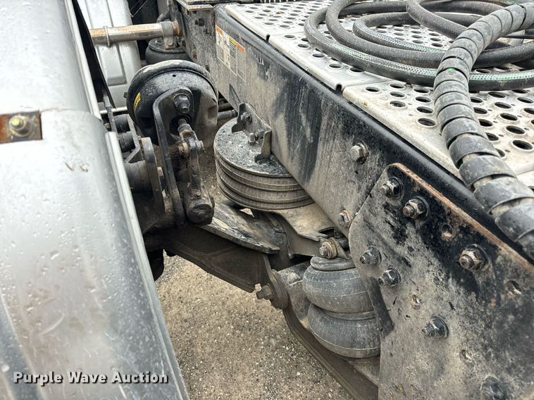 image for item DV1878 2021 Kenworth T880 semi truck