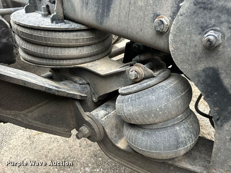 image for item DV1878 2021 Kenworth T880 semi truck