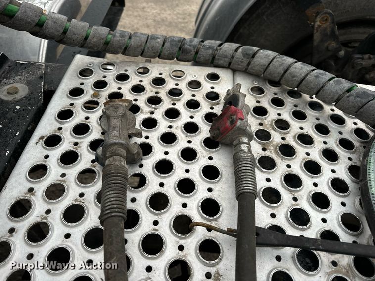 image for item DV1878 2021 Kenworth T880 semi truck