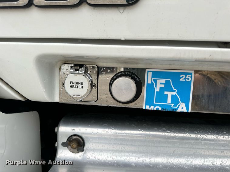 image for item DV1878 2021 Kenworth T880 semi truck