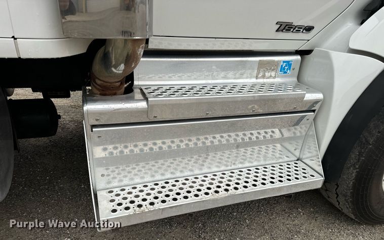 image for item DV1878 2021 Kenworth T880 semi truck