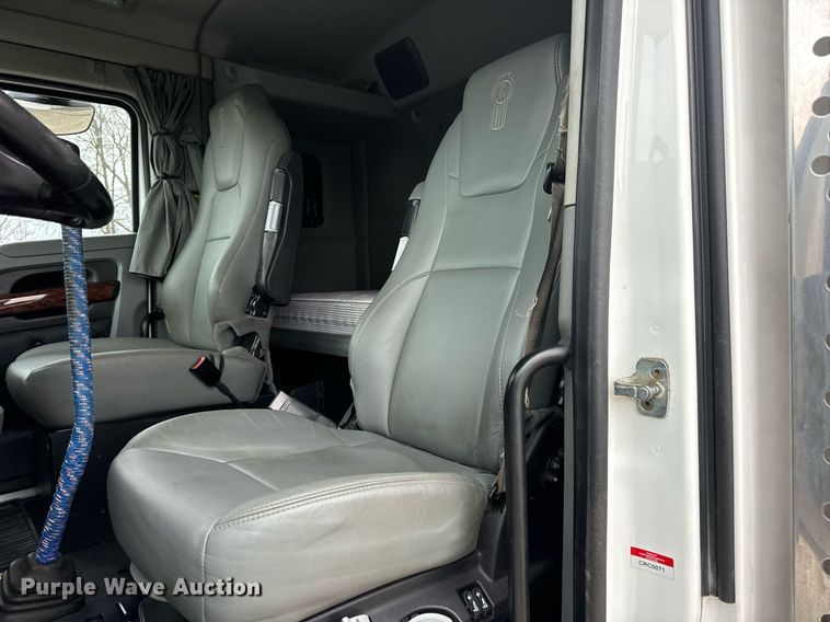 image for item DV1878 2021 Kenworth T880 semi truck