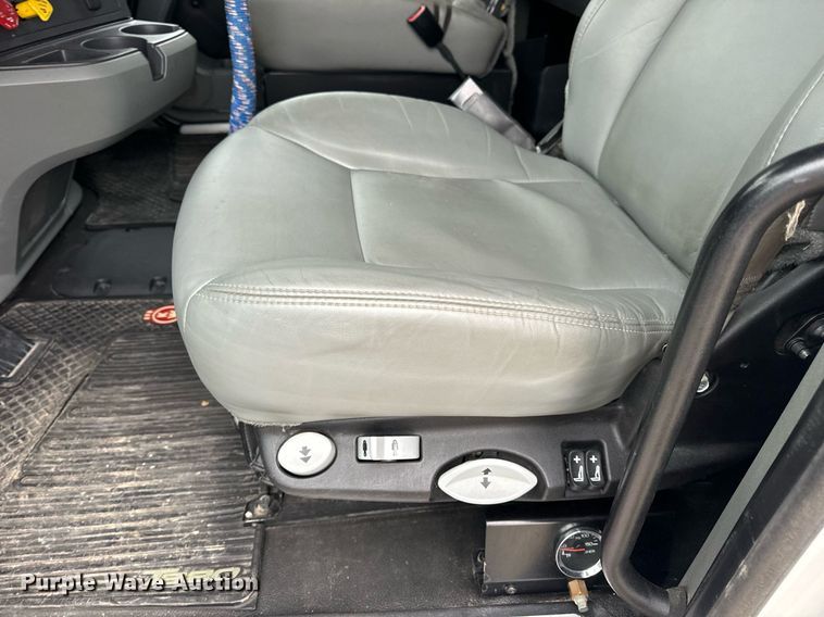 image for item DV1878 2021 Kenworth T880 semi truck