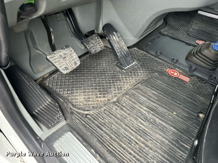 image for item DV1878 2021 Kenworth T880 semi truck