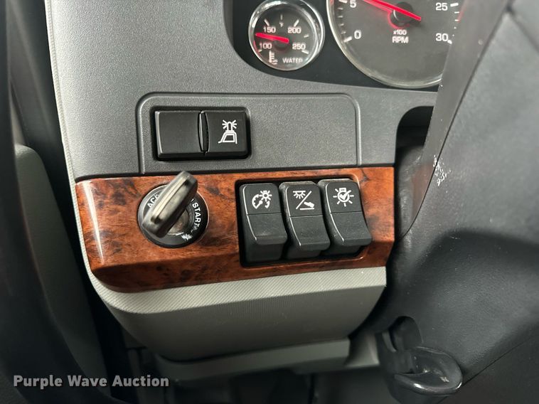 image for item DV1878 2021 Kenworth T880 semi truck