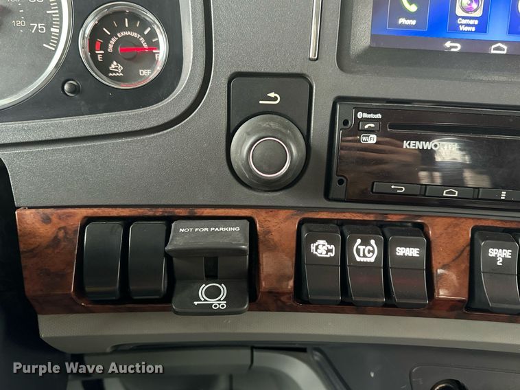 image for item DV1878 2021 Kenworth T880 semi truck