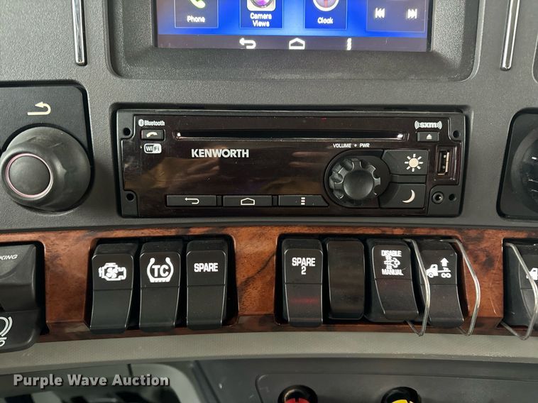 image for item DV1878 2021 Kenworth T880 semi truck