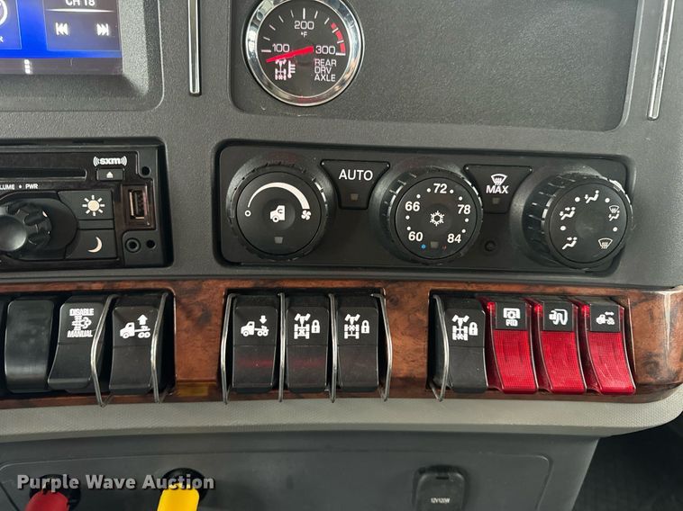 image for item DV1878 2021 Kenworth T880 semi truck