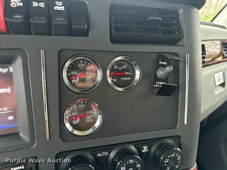 image for item DV1878 2021 Kenworth T880 semi truck