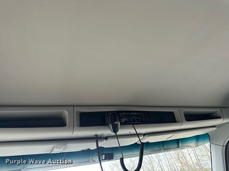 image for item DV1878 2021 Kenworth T880 semi truck