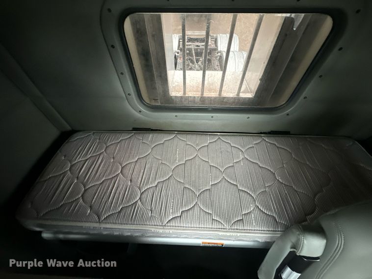 image for item DV1878 2021 Kenworth T880 semi truck