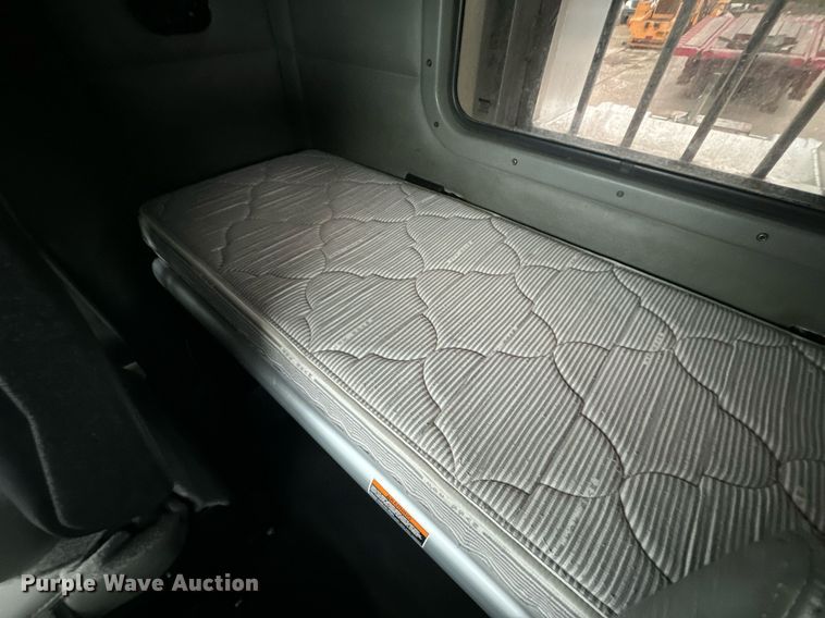 image for item DV1878 2021 Kenworth T880 semi truck