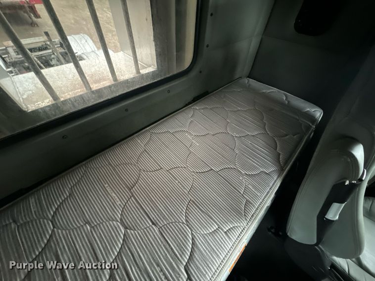 image for item DV1878 2021 Kenworth T880 semi truck